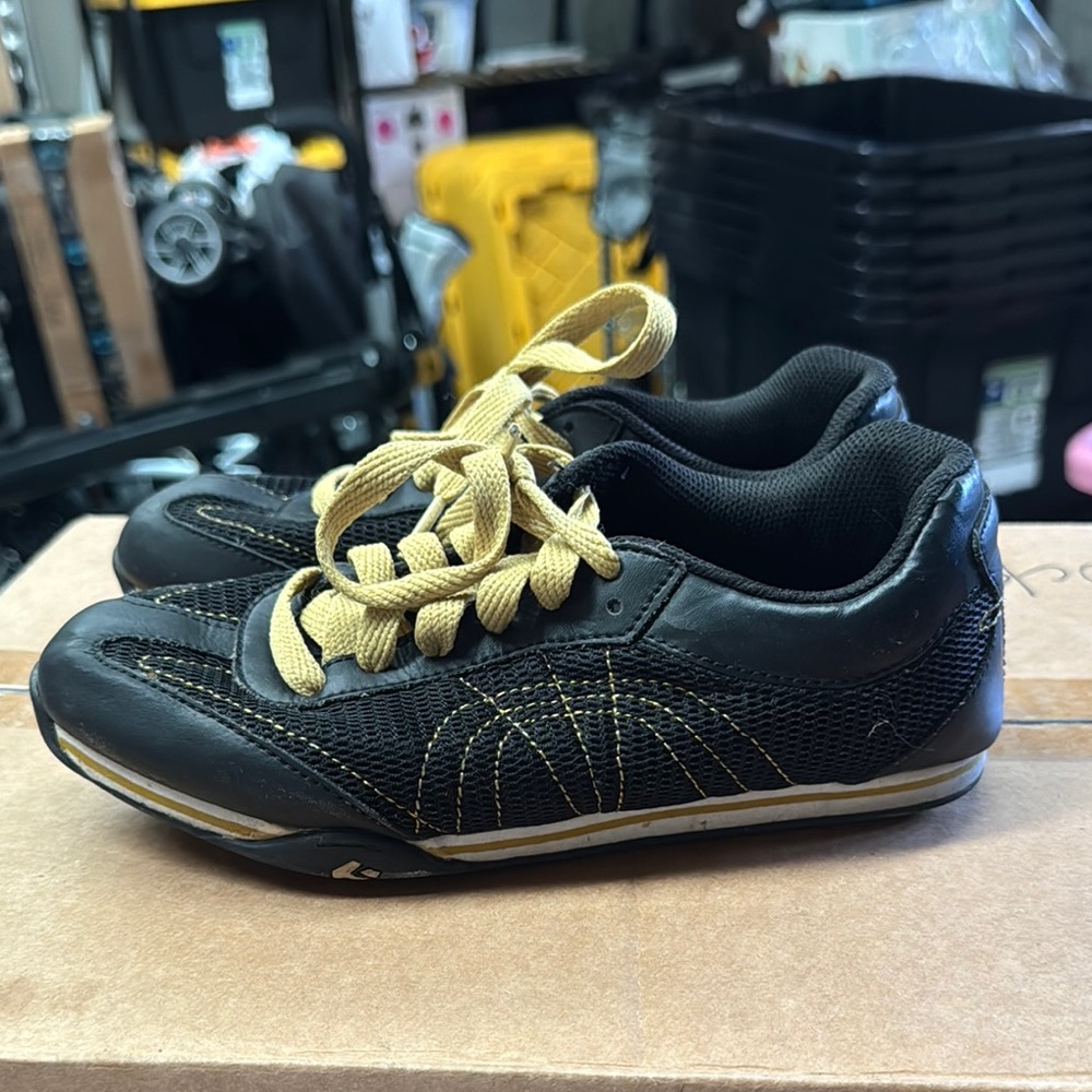 Etnies Black Sneakers with Gold Details